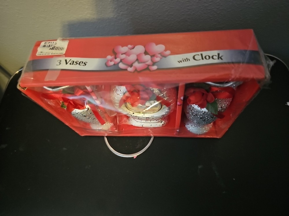 3 Vases With A Clock Set