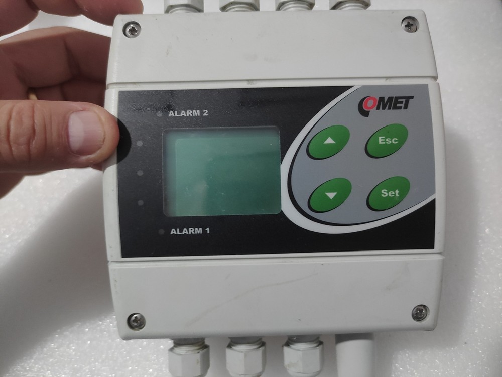 Comet H0430 temperature transmitter and controller