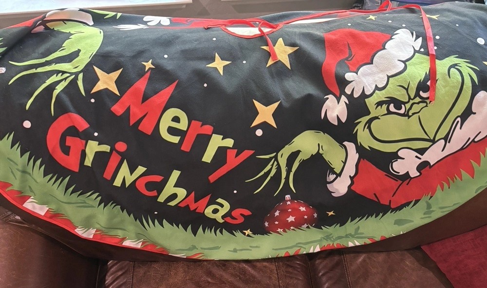 5 Ft Pre Lit Grinch Christmas Tree And Coordinating Decorations !