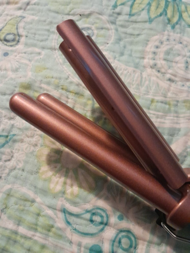 Conair Ceramic Triple Barrel Curling Iron Very Nice Preowned Working Condition