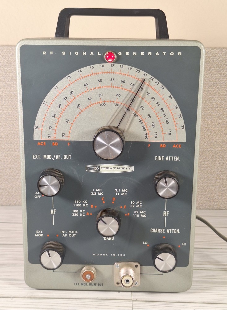 Vintage Heathkit RF Signal Generator Model IG-102 Powers On Untested