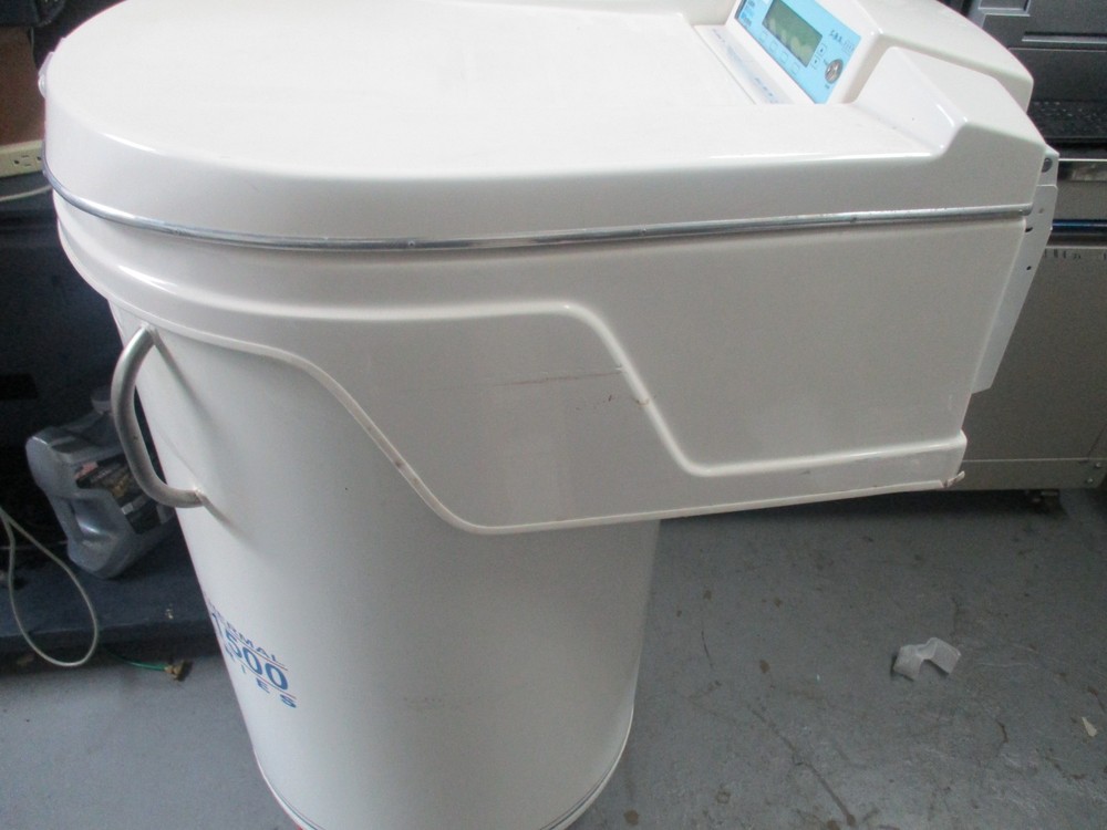 CBS Isothermal V-1500 Liquid Nitrogen Freezer