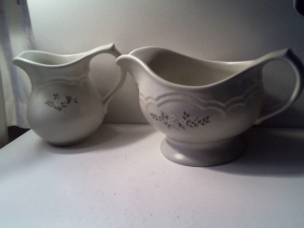 Pfaltzgraff Gravy Server & Creamer Server - Excellent Condition
