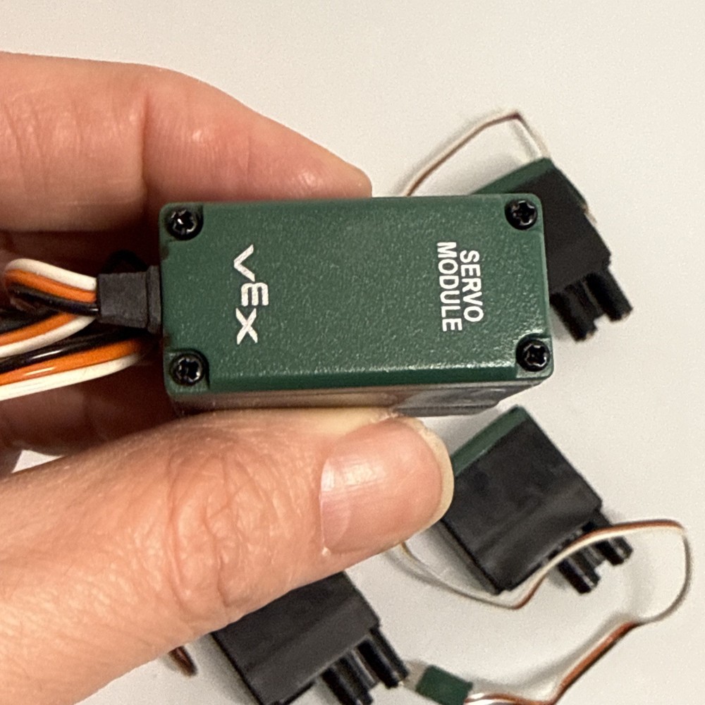 VEX Robotics Design Engineering System v.5 Kit not complete for parts (read)