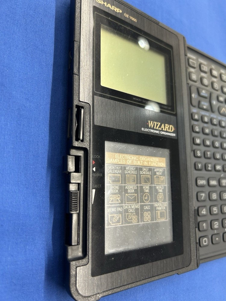 Sharp OZ-7000 WIZARD Electronic Organizer Calculator NEEDS BATTERIES (binA1)