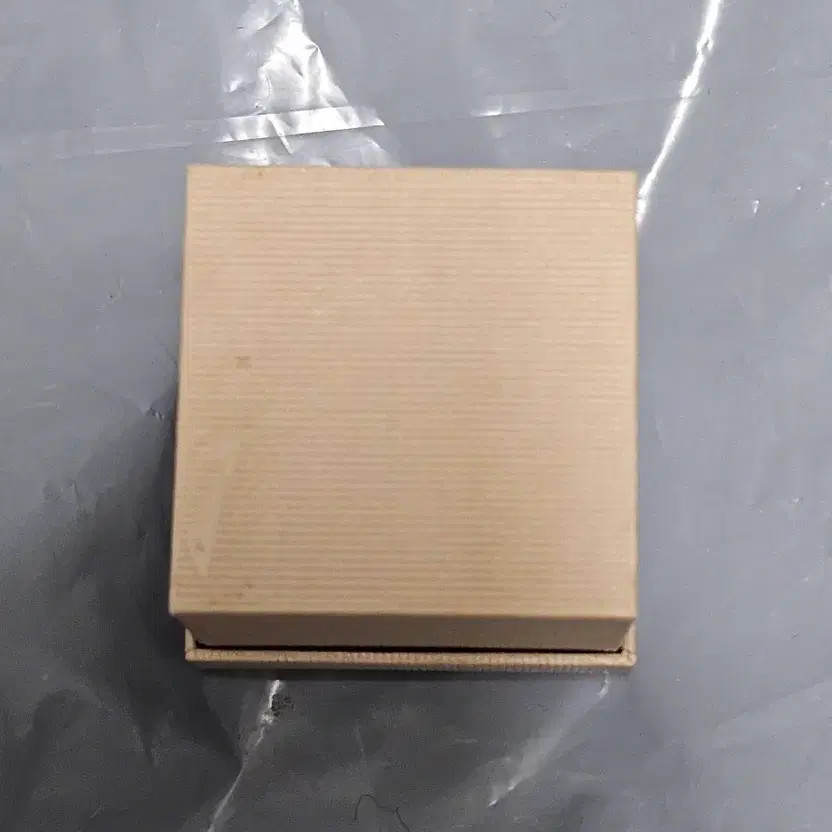 Young Key Official Goods Ring with Box