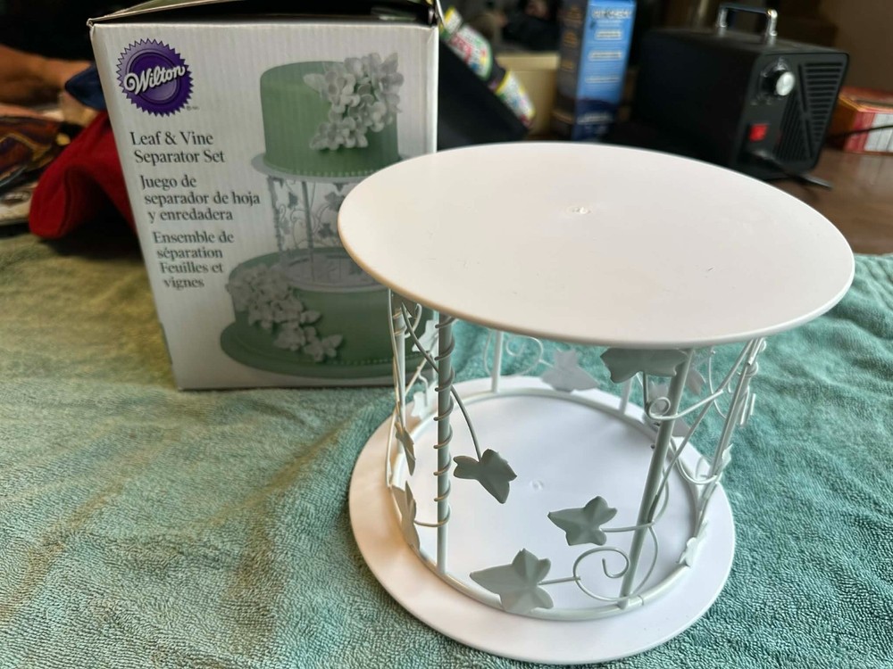 Wilton Cake Separator Leaf & Vine Seperator Set New