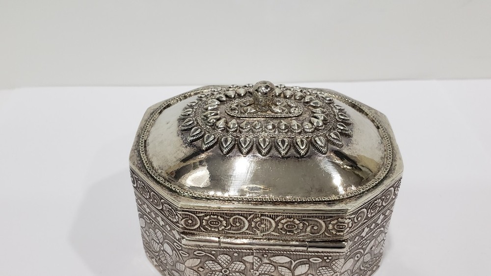 Vintage 800 Silver Hinged Box, Engraved Floral
