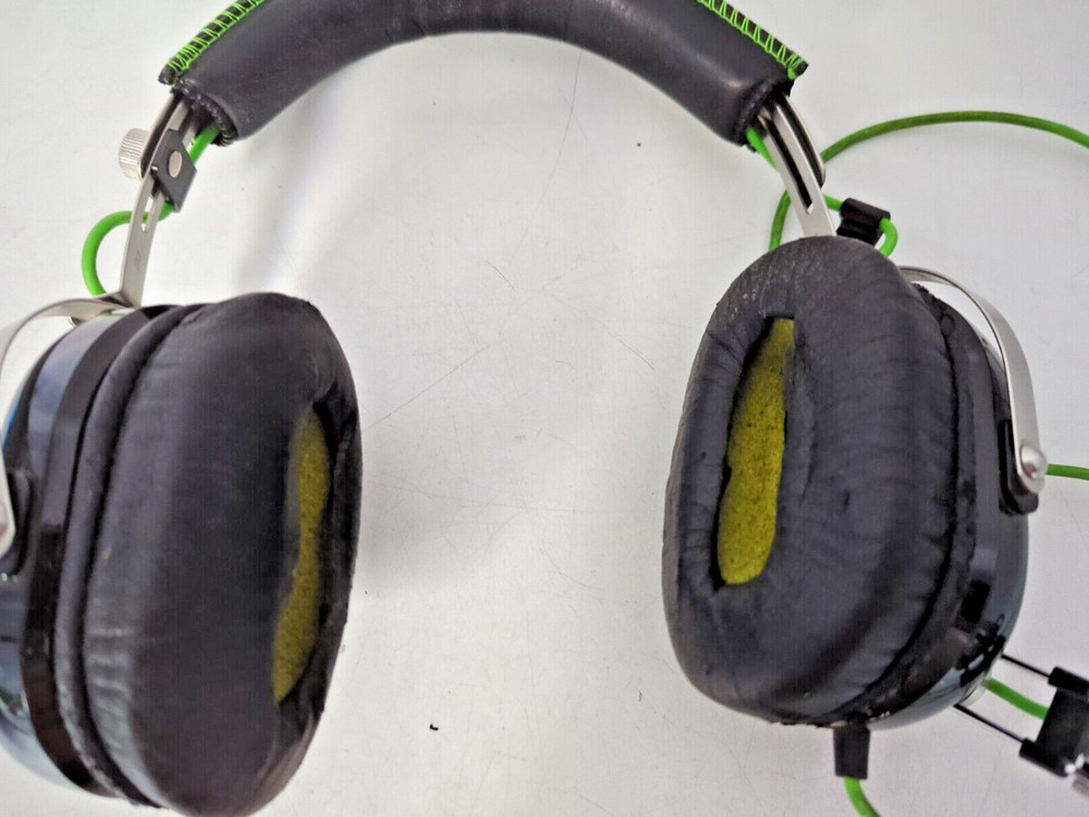 RAZER WIRELESS HEADPHONES - FULLY FUNCTIONAL
