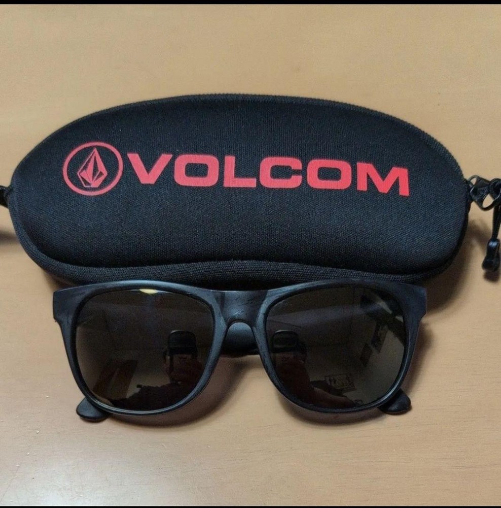Volcom Sunglasses Black With Case Novelty