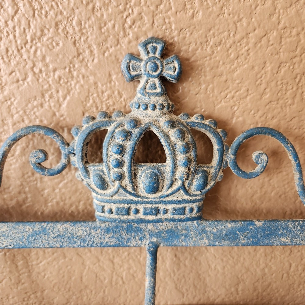 Hanger Cast Iron Blue Distressed Crown 3 Prongs