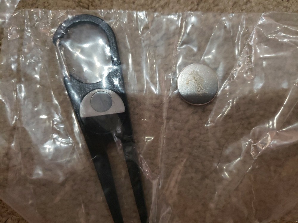 Golf divot tool ball marker