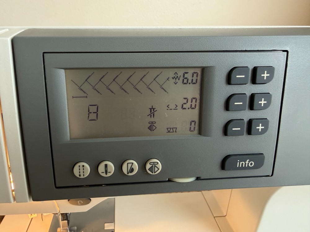 PFAFF Tiptronic 2030 sewing machine