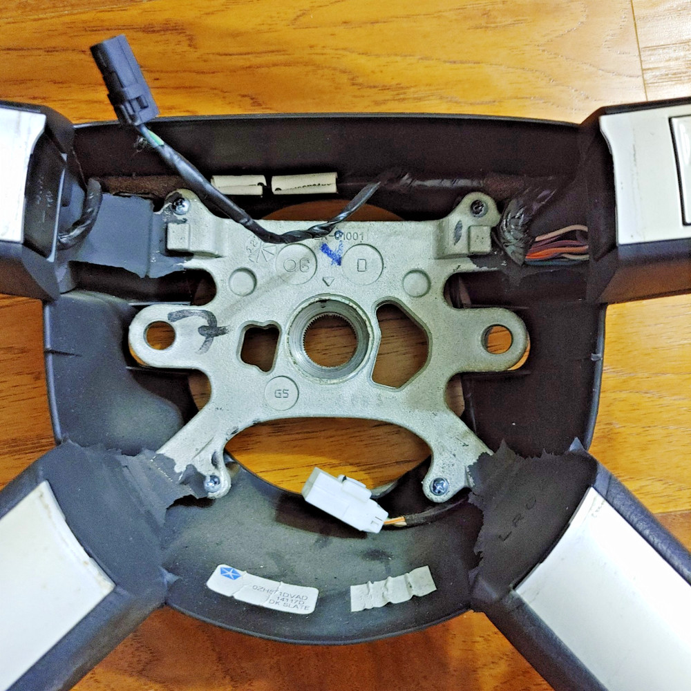 2006-2007 Dodge Charger steering wheel with controls