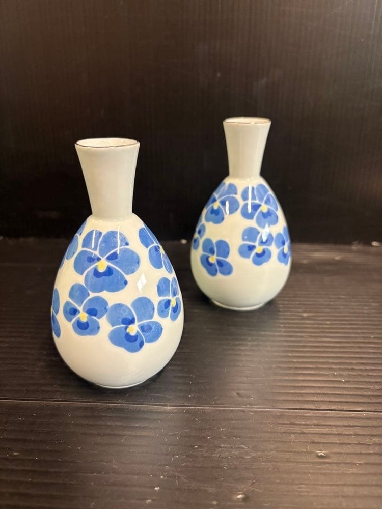 ✨Arita ware✨Ceramic sake bottle with blue flower pattern