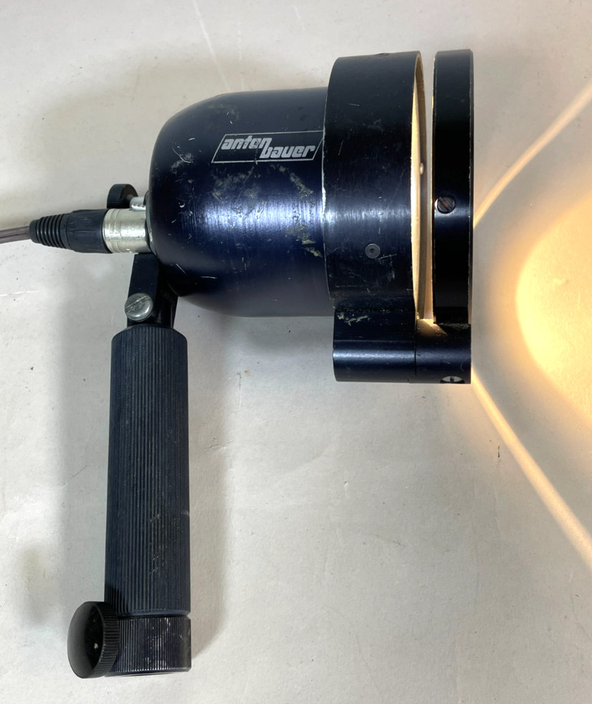 Ultralight 2 Anton Bauer 12V handheld Light with Handle