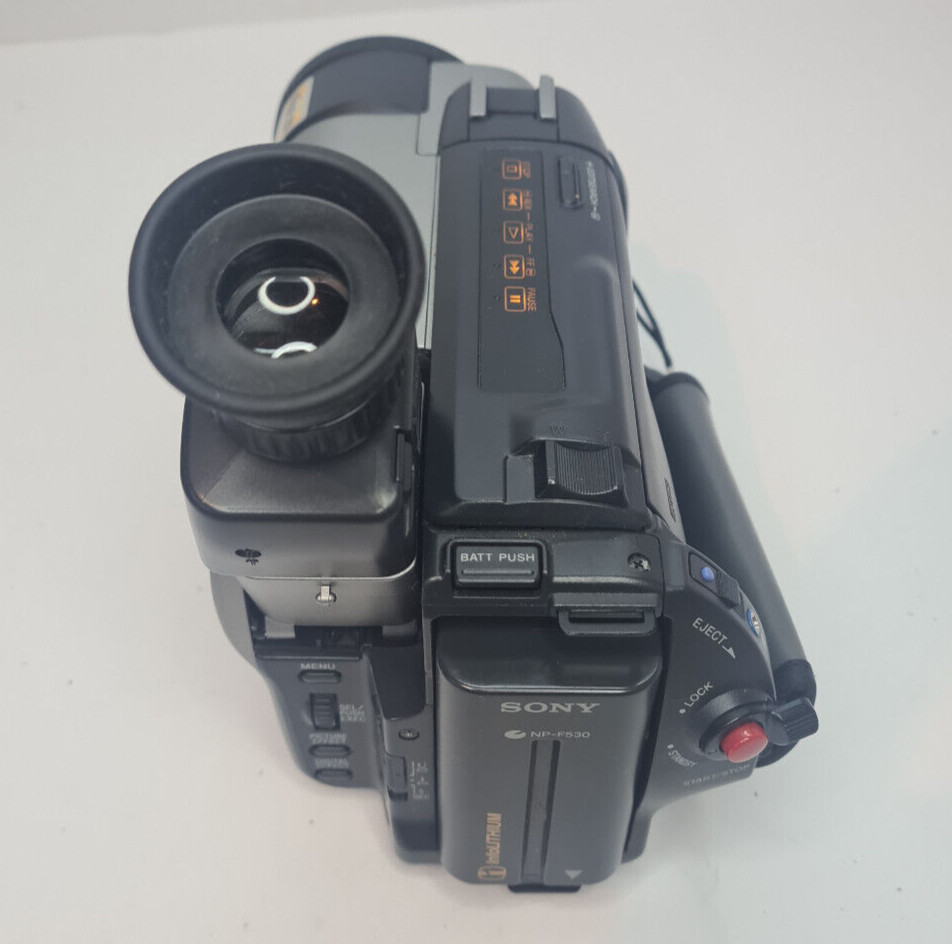 Sony CCD-TR3100E Handycam Video 8 Camcorder Bundle Fully Working