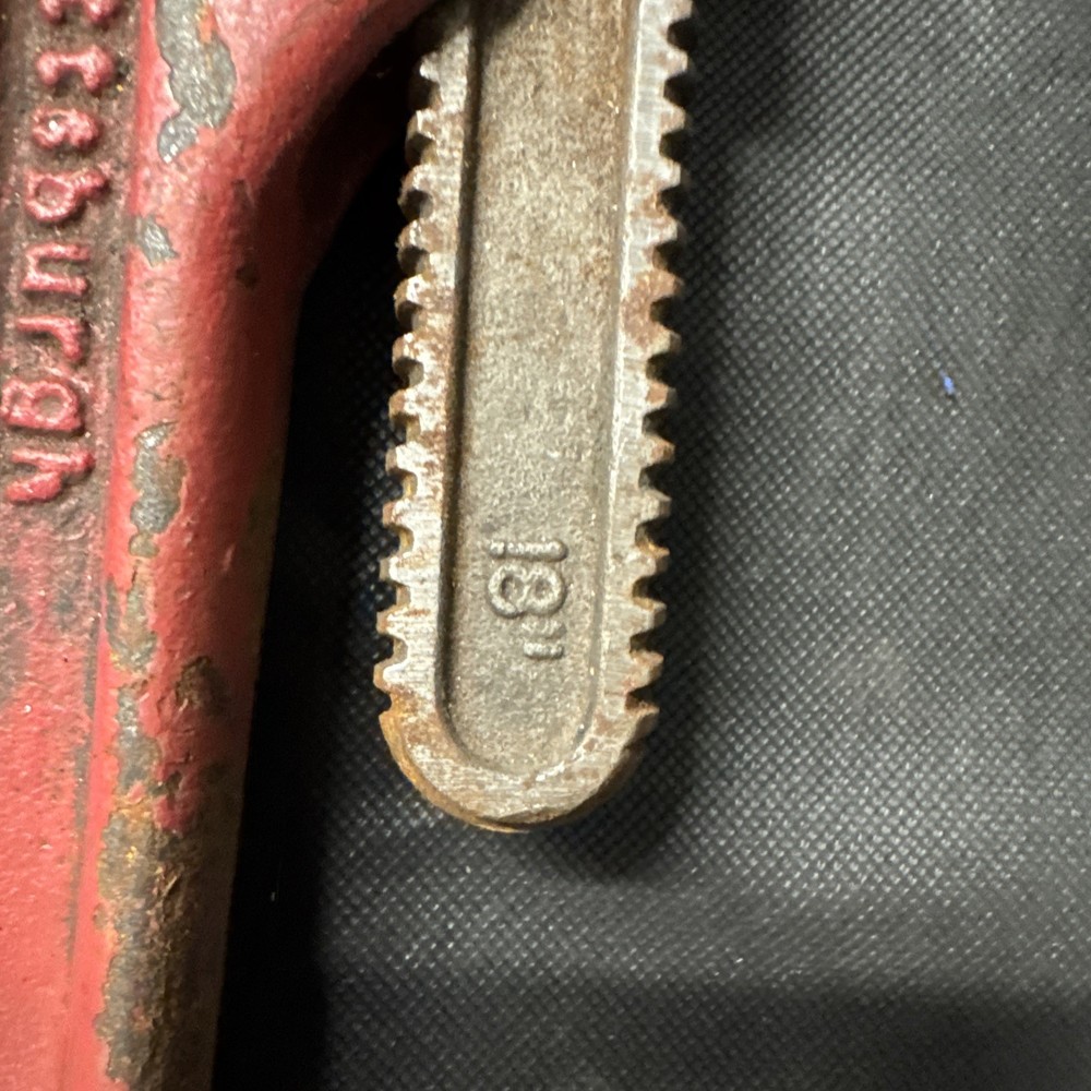 Pittsburgh 18" Pipe Wrench Red
