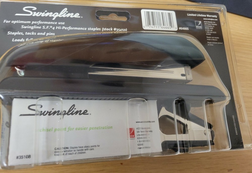 Swingline Durable Desk Stapler Value Pack w/staples & remover - BLACK - NEW