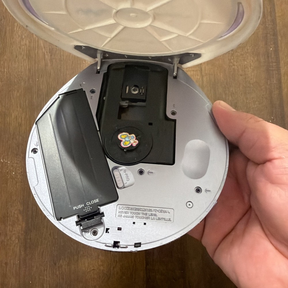 SONY D-E888 CD Walkman Untested Free Fast Shipping Read !!