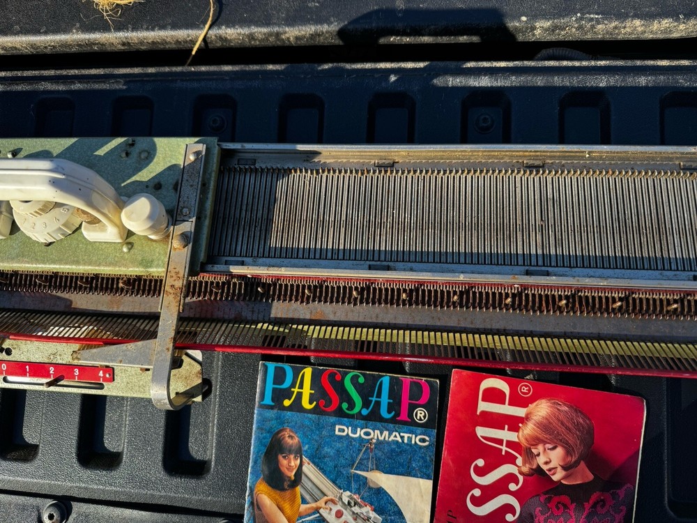 Passap M-201 Speed-O-Knit Flat Bed Knitting Machine ~ Untested w Tools! READ