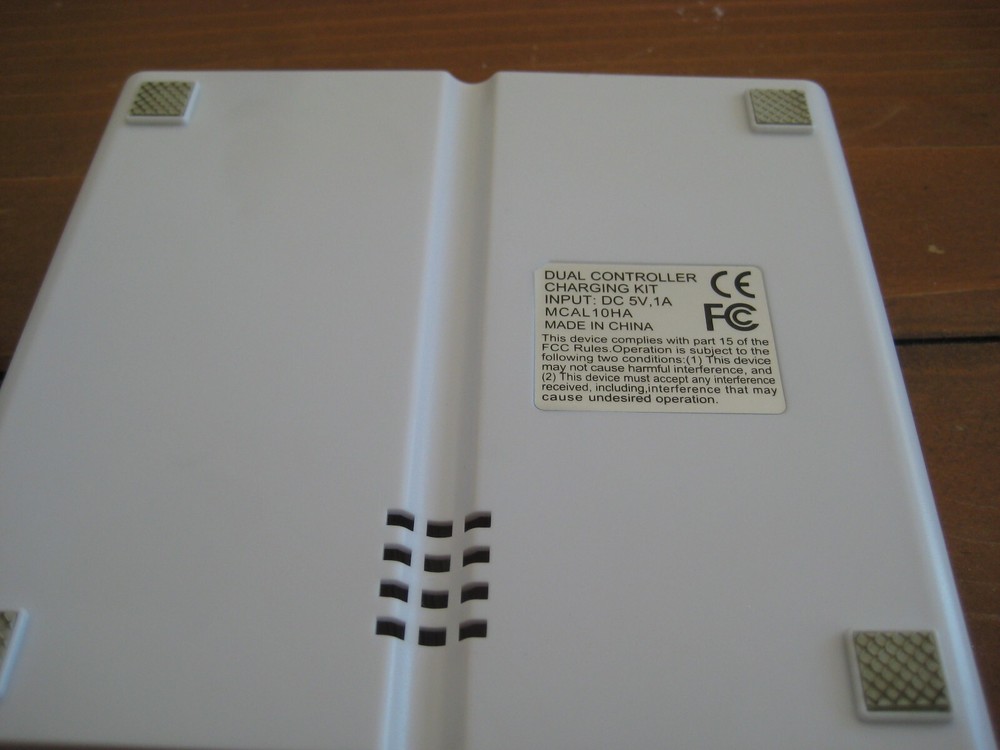 Memorex Dual Controller Charging Kit for Nintendo Wii