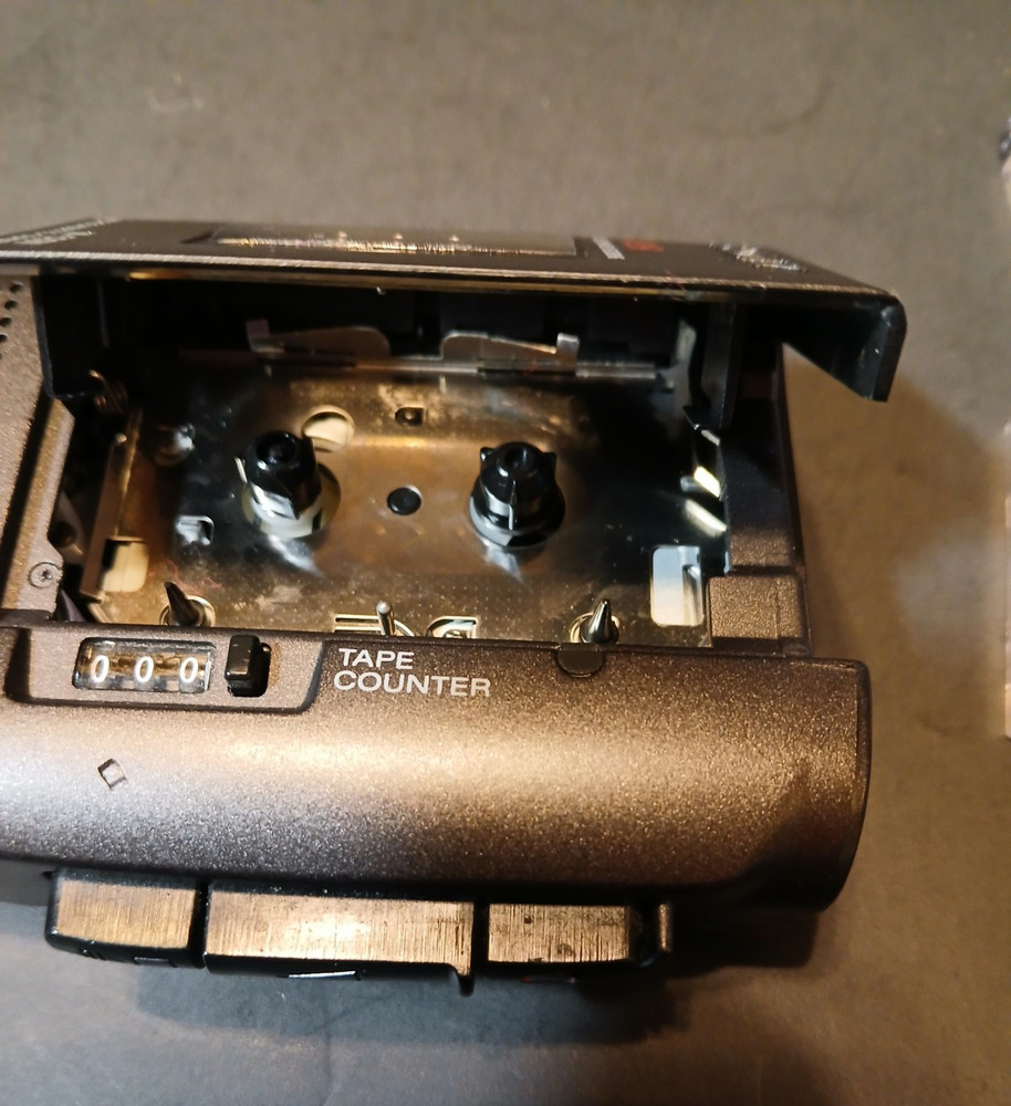 Sony M-529V Handheld Vintage Microcassette Recorder POWERS ON/ NEEDS BELT