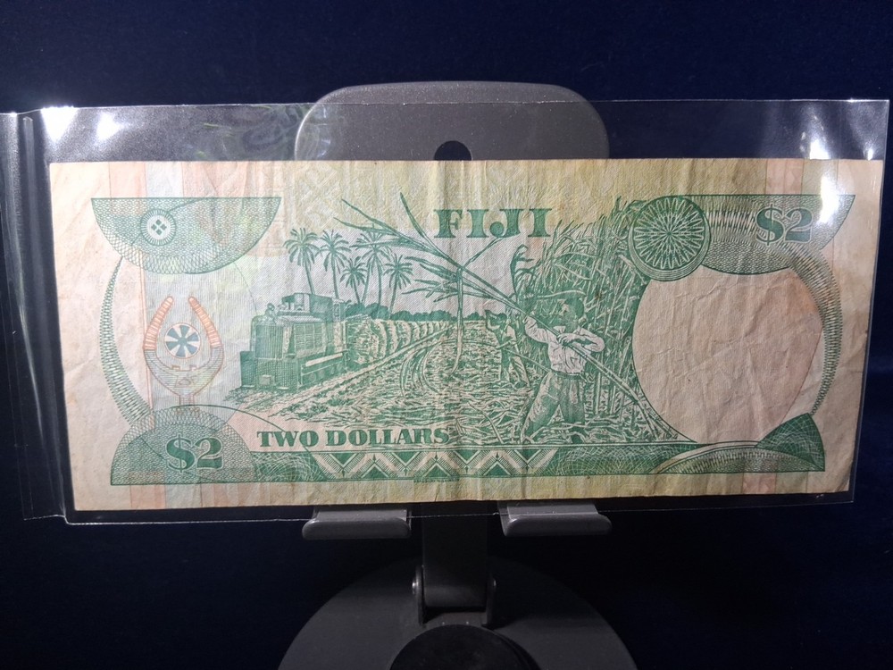 1974 FIJI BANK NOTE 2 DOLARS