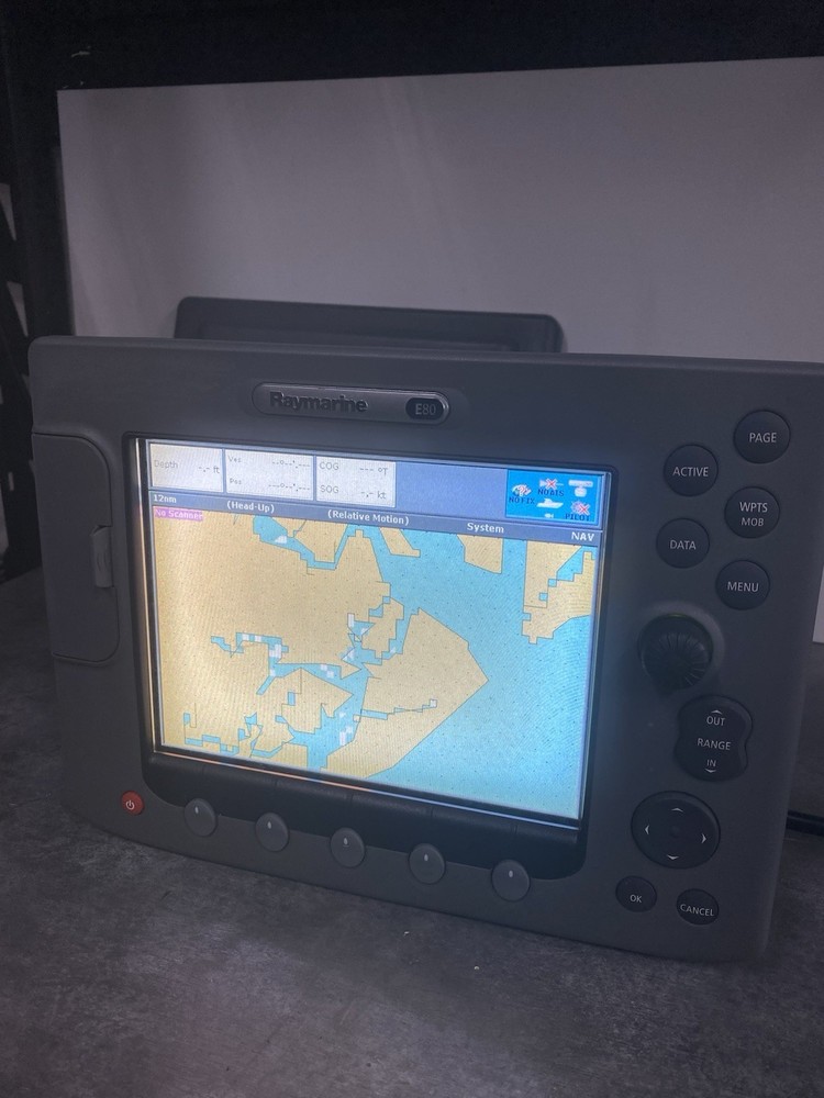 Raymarine e80 MFD Chartplotter E02011