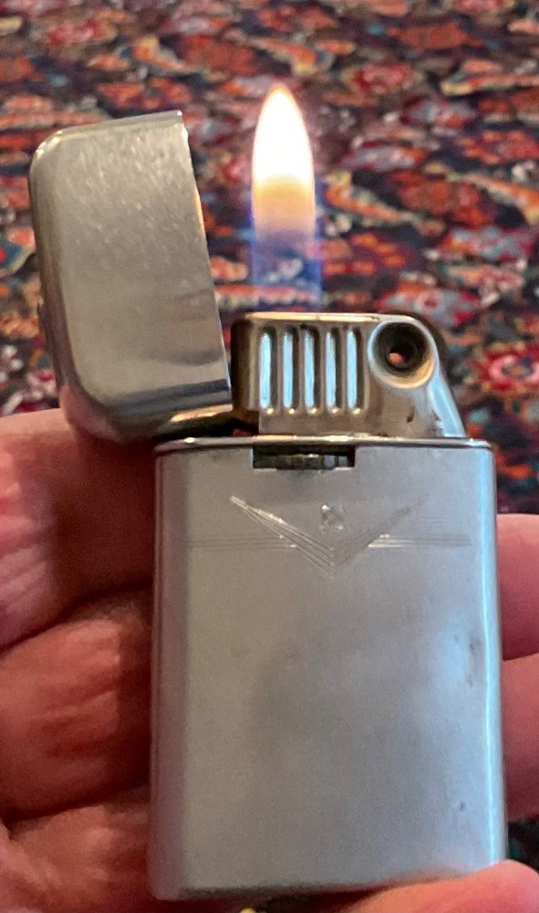 Vintage Ronson Varaflame Windlite Lighter / Serviced.