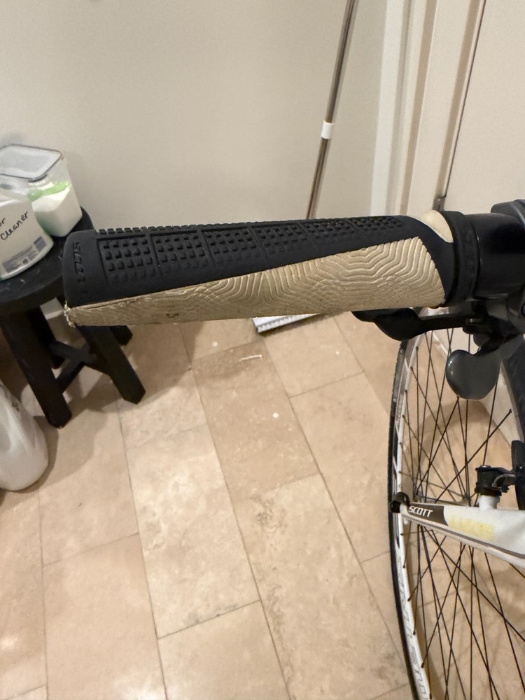 SCOTT Metrix 10 700C, 2012 with less than 500 miles on it