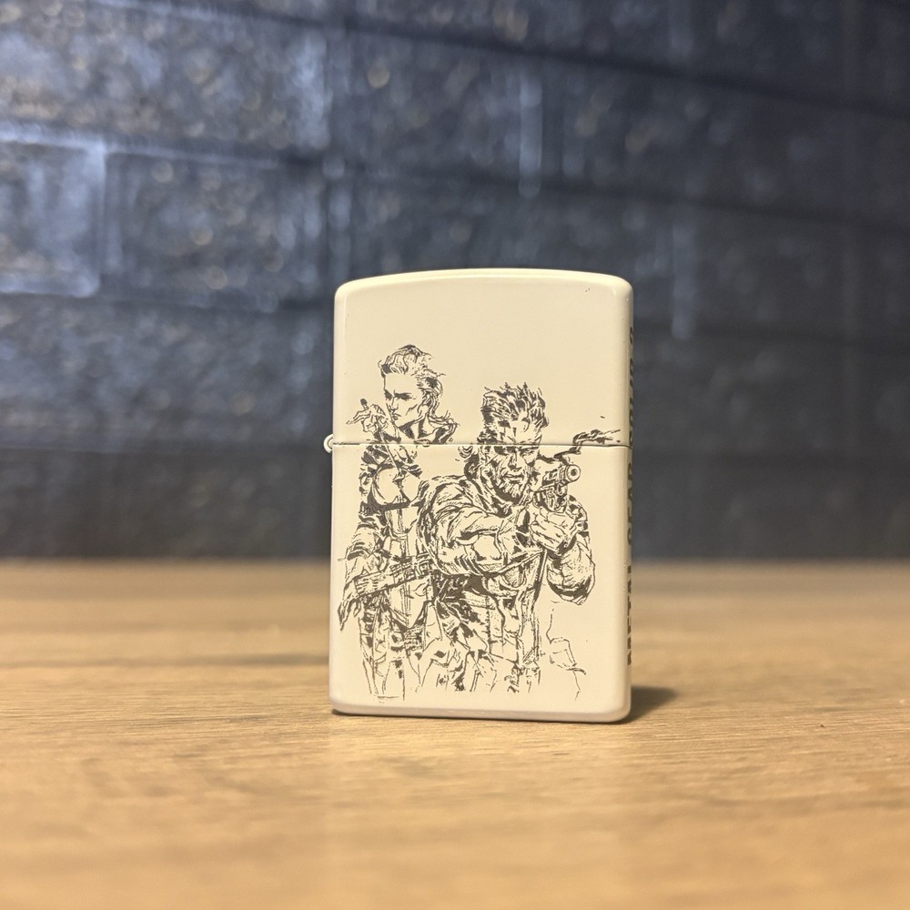 Metal Gear Solid 3 Snake Eater - Engraved White Flip Lighter In Gift Tin