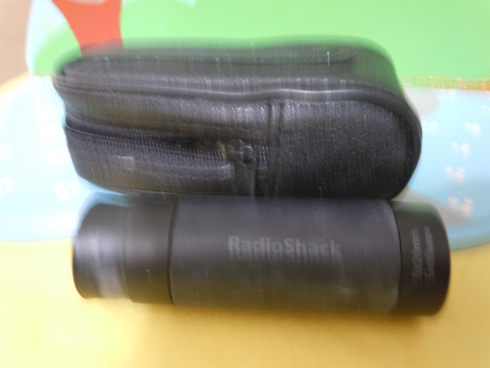 RADIO SHACH GOLF RANGE FINDER SCOPE WITH POUCH