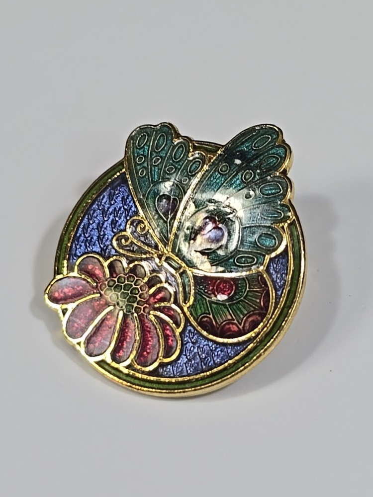 Green Buttefly Red Flower Lapel Pin Small Size