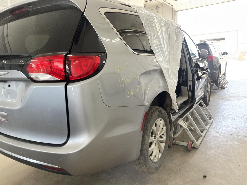 Used Floor Jack fits: 2019 Chrysler Pacifica Grade A