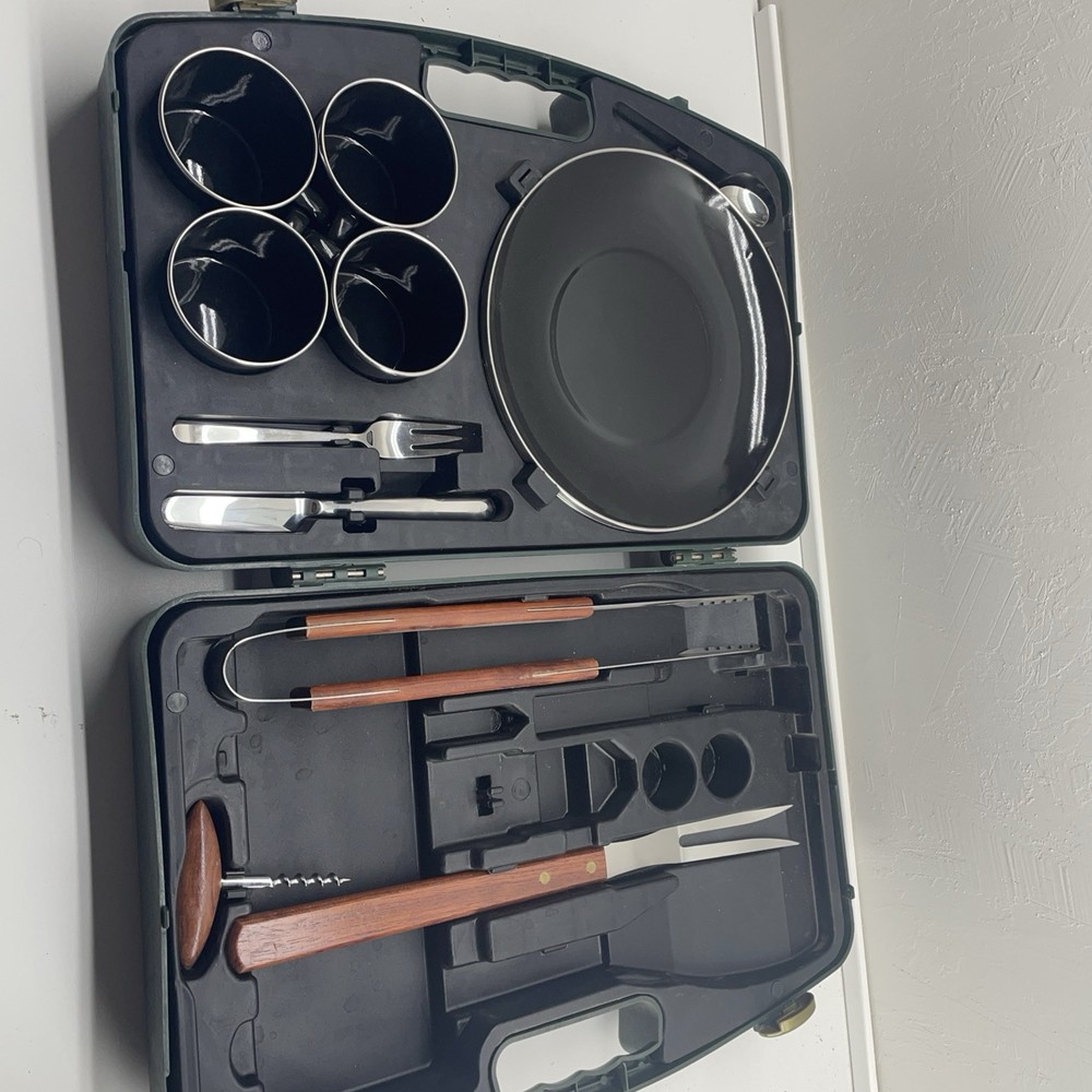Field And Stream Camp dish set. Set Not Complete.