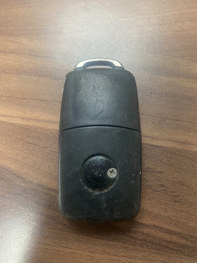 USED VW 2 BUTTON REMOTE CAR KEY FOB