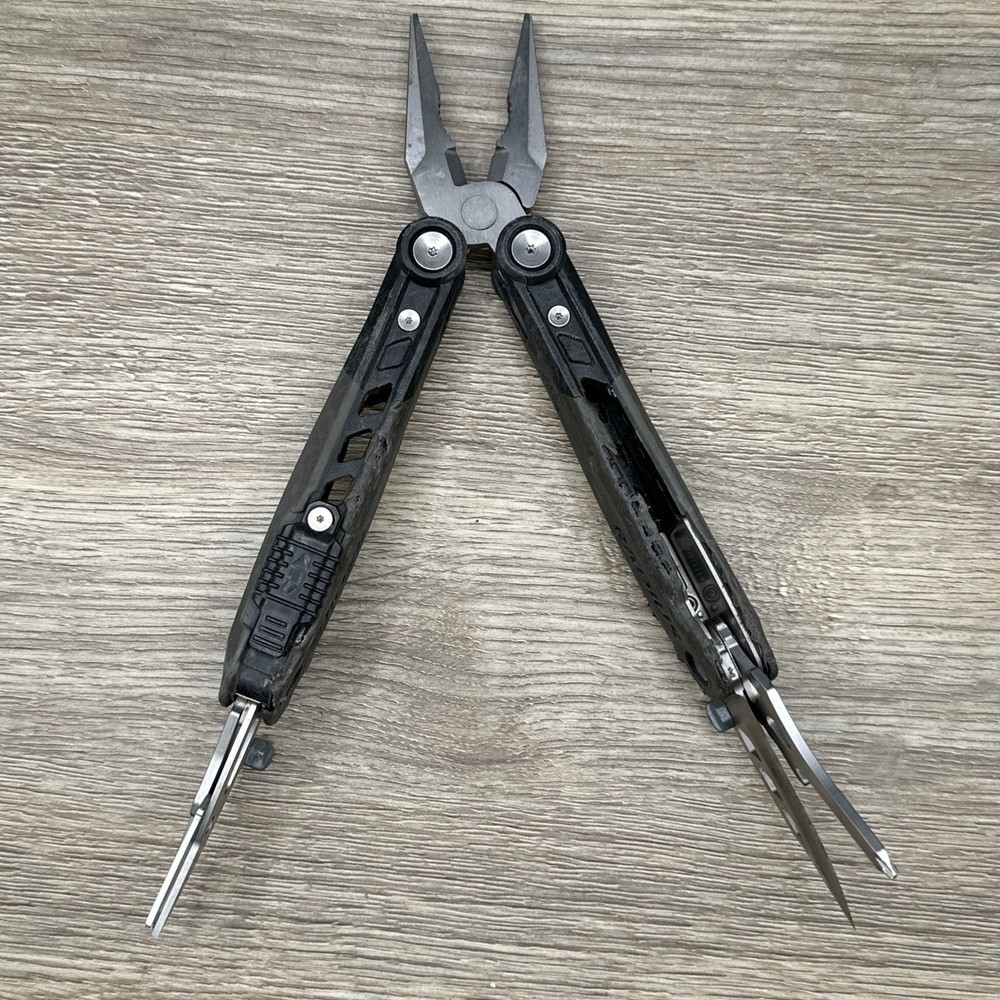 Gerber Radius Multi Tool Ergonomic 8 tool Pliers Knife Screwdriver Multitool