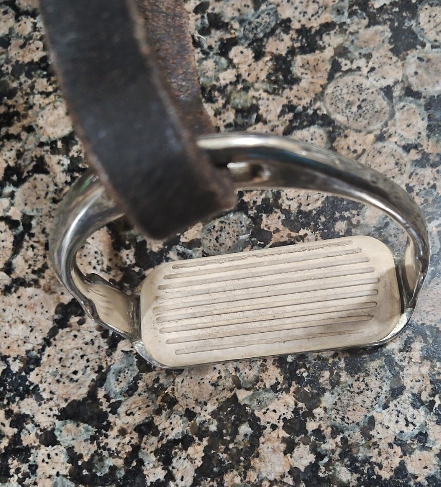 Beval Jumping Saddle Size 17 Long Made in England Devon 2000 Used