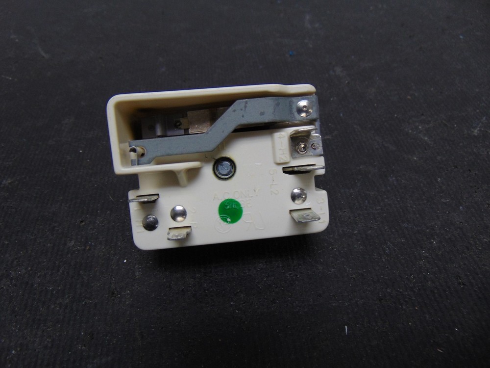GE Range JBP66B0B1AD Surface Element Control Switch WB24T10027