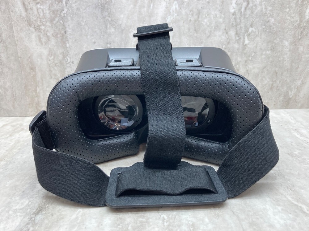 Virtural Reality 3D VR Headset. by Total Vision Comes with Remote