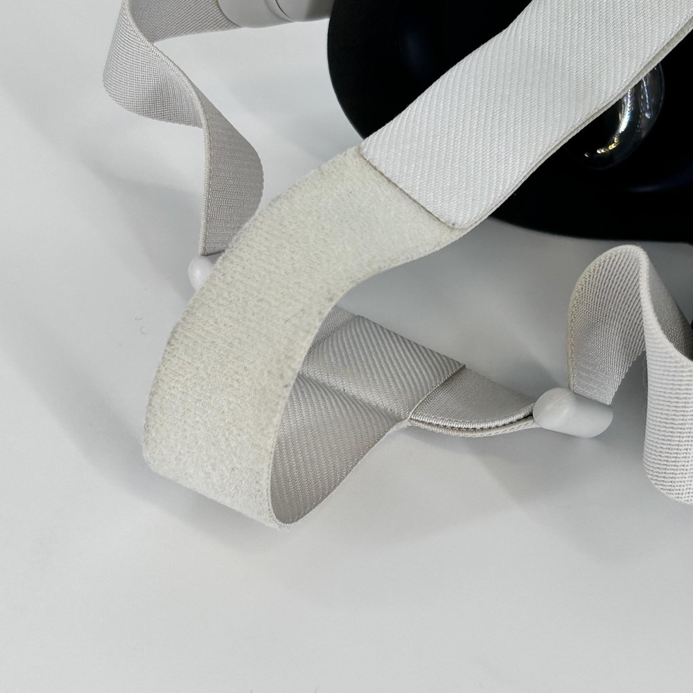 Meta Quest 2 VR Headset 128GB w/ Charger/Controllers/Regular Strap - Good