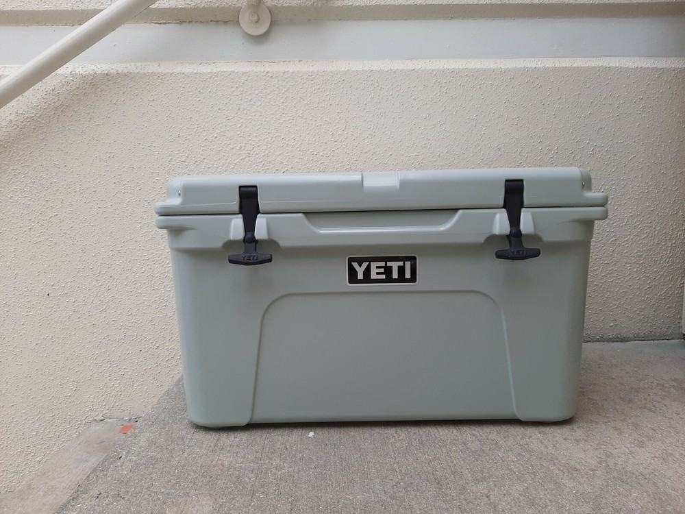 Yeti Tundra 35 Cooler