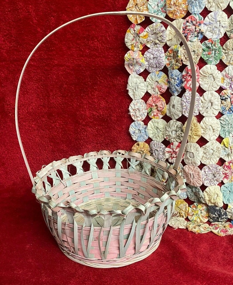 Pastel Basket with Curly Edge Design