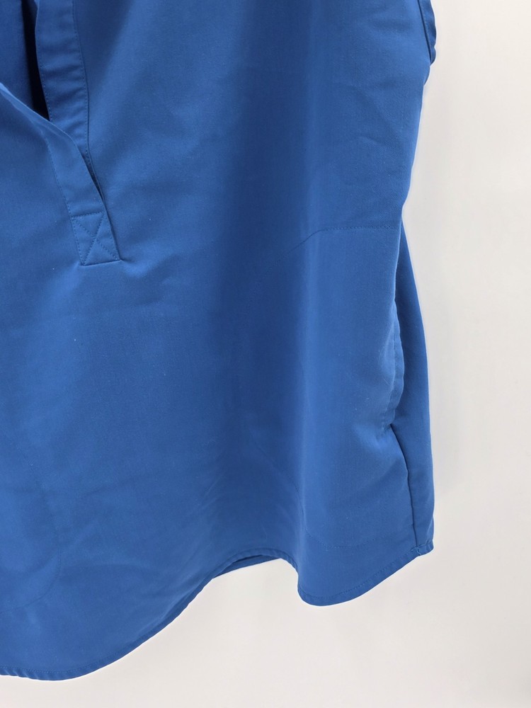 FIGS Scrub Top Women’s Medium Blue Technical Collection V-Neck