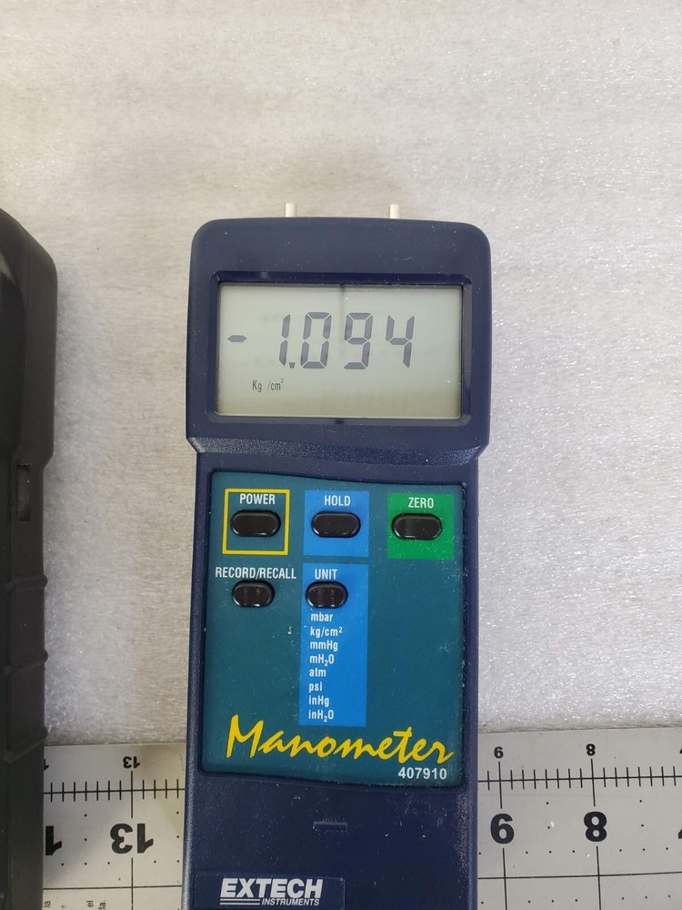 EXTECH 407910 Digital Manometer