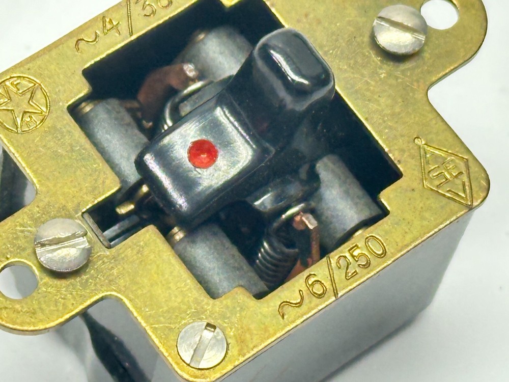 Toggle Switch ~4/380AC ~6/250AC