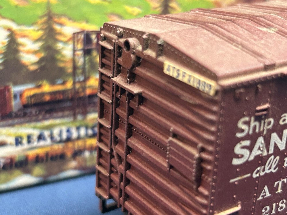 Athearn HO Santa Fe #21889 40’ Grain Loading Box Car 2094