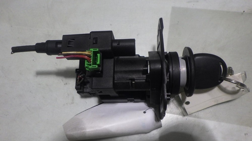 07 SATURN AURA Ignition W/Key