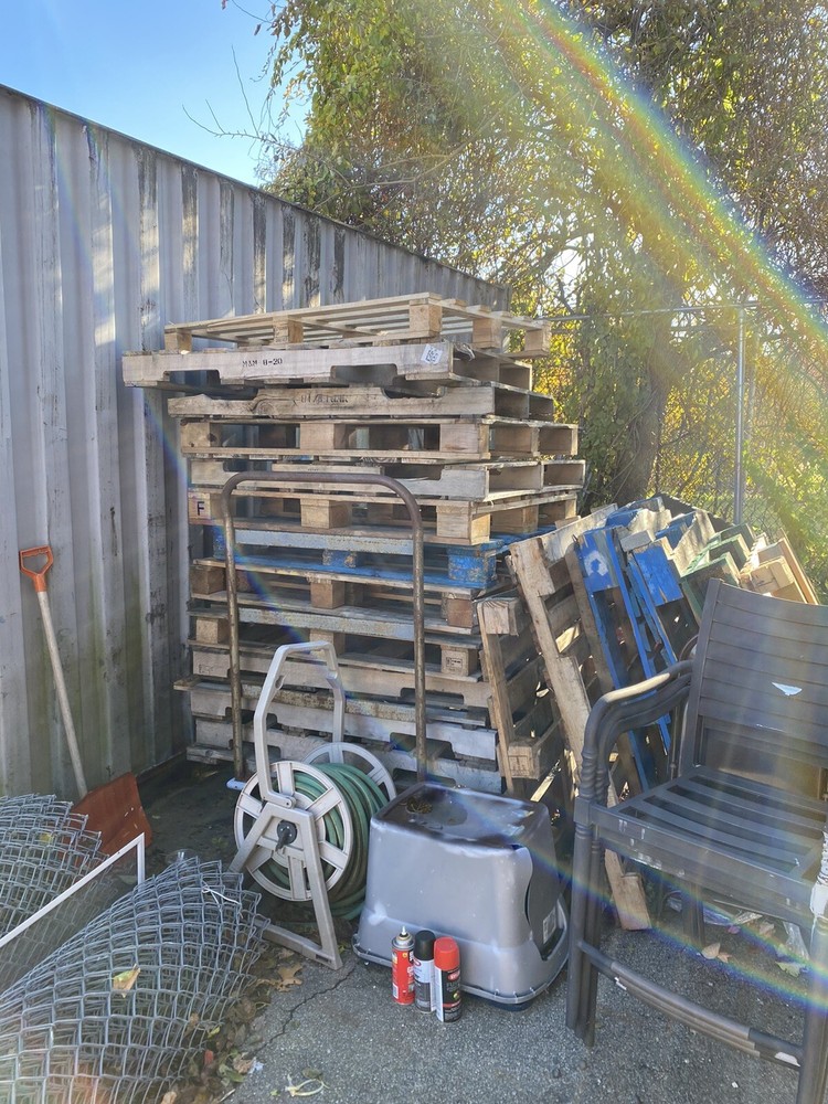 ( 20 ) Wooden Pallet different sizes